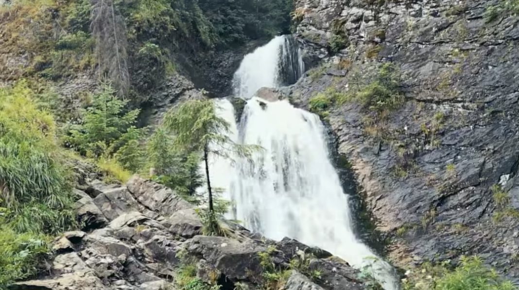 Imaginile zilei: Cascada Vălul Miresei, o bijuterie a naturii