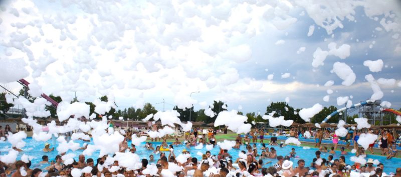 Complexul Turistic de Natație & Agrement Târgoviște sărbătorește 9 ani cu Spuma Party și distracție Complexul Turistic de Natație & Agrement Târgoviște sărbătorește 9 ani cu Spuma Party și distracție