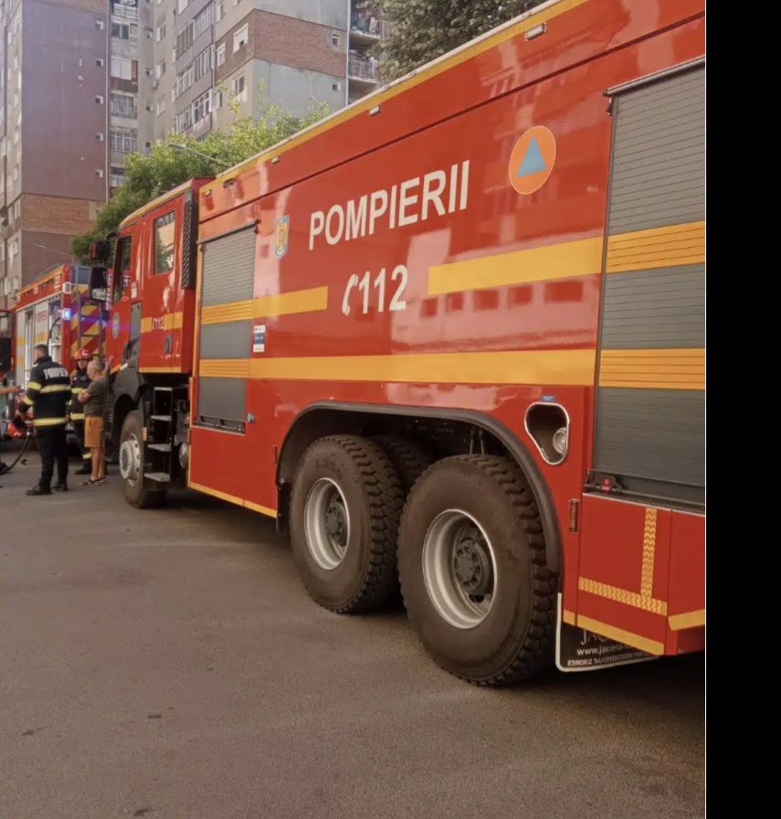 Incendiu la un apartament din Târgoviște, o persoană transportată la spital