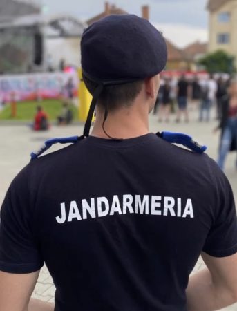 Jandarmii dâmbovițeni și Brigada Mobilă Ploiești sunt pe baricade la sărbătoarea Sfântului Ierarh Nifon din Târgoviște Jandarmii dâmbovițeni și Brigada Mobilă Ploiești sunt pe baricade la sărbătoarea Sfântului Ierarh Nifon din Târgoviște