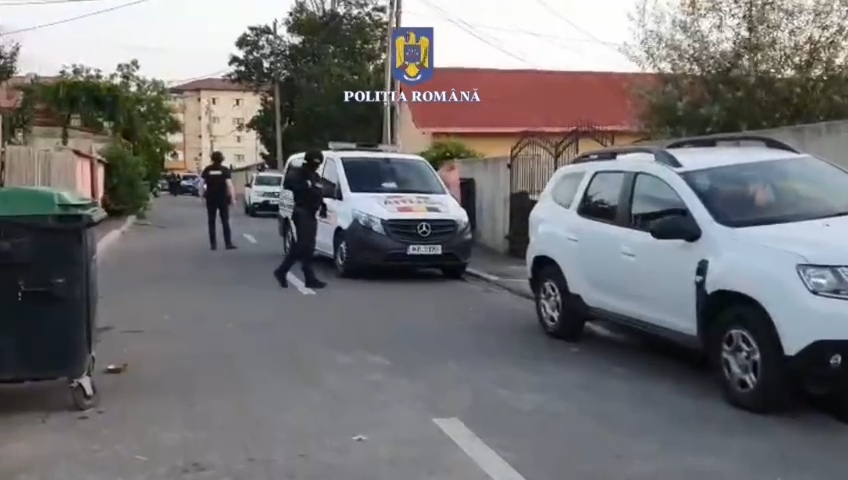 Percheziții în Târgoviște într-un dosar privind fapte de violență: Opt persoane, duse la audieri