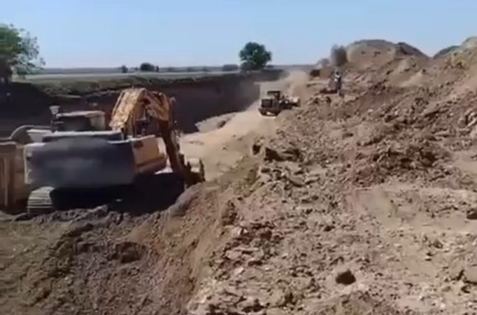 Percheziții și reținere pentru exploatare ilegală de resurse minerale în comuna Sălcioara