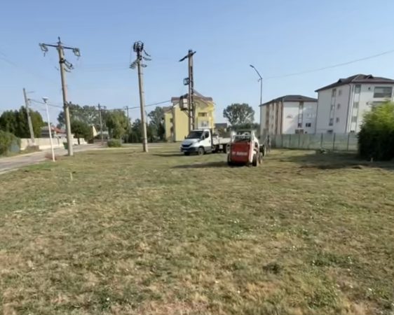 Primăria Găești realizează un nou spațiu de joacă modern pentru copiii din cartierul ANL