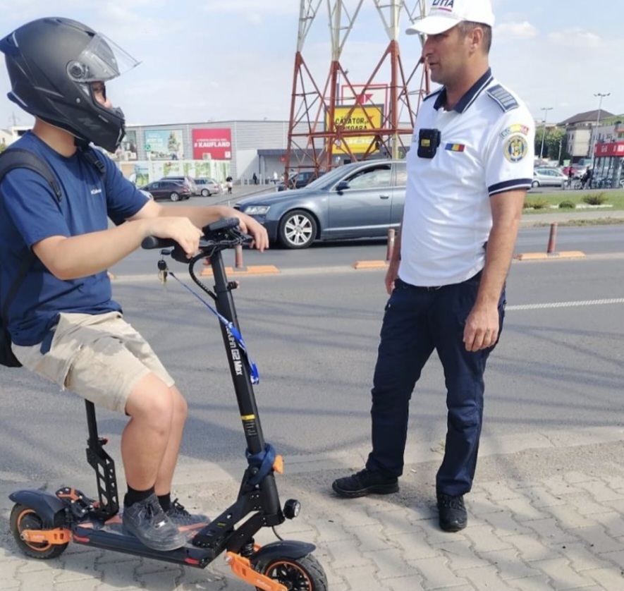 Sute de amenzi pentru pietoni, bicicliști și trotinetiști din județul Dâmbovița