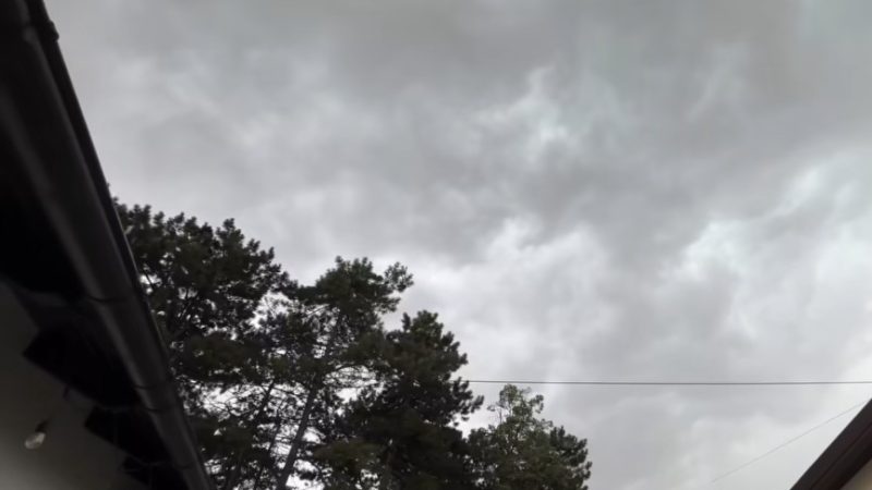 Vremea se schimbă radical: Ploi, furtuni și grindină în mai multe zone ale țării Vremea se schimbă radical: Ploi, furtuni și grindină în mai multe zone ale țării
