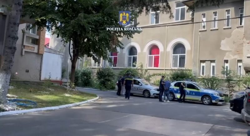 Doi tineri arestați preventiv pentru agresiune și răpire 