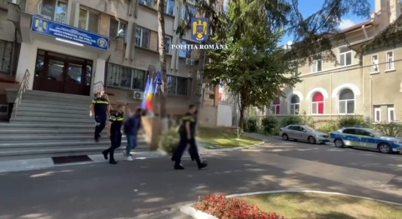 Doi tineri arestați preventiv pentru agresiune și răpire 
