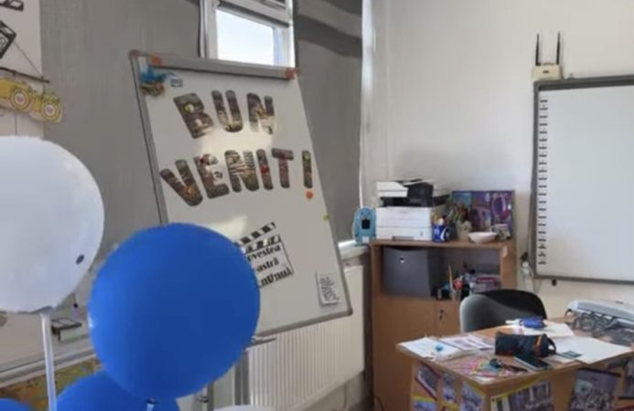 Elevii din Răzvad încep școala în săli pregătite pentru un an de succes, Primăria le oferă și rechizite