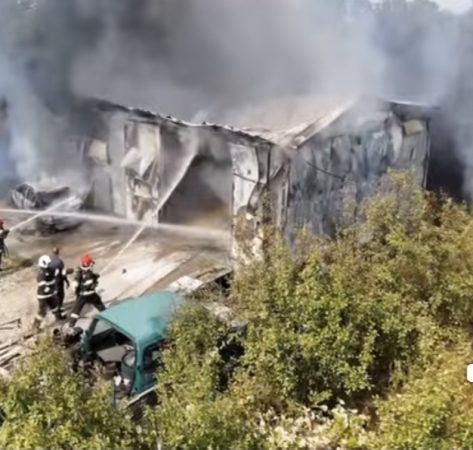 Incendiu devastator la Frasin-Deal: Două mașini făcute scrum!