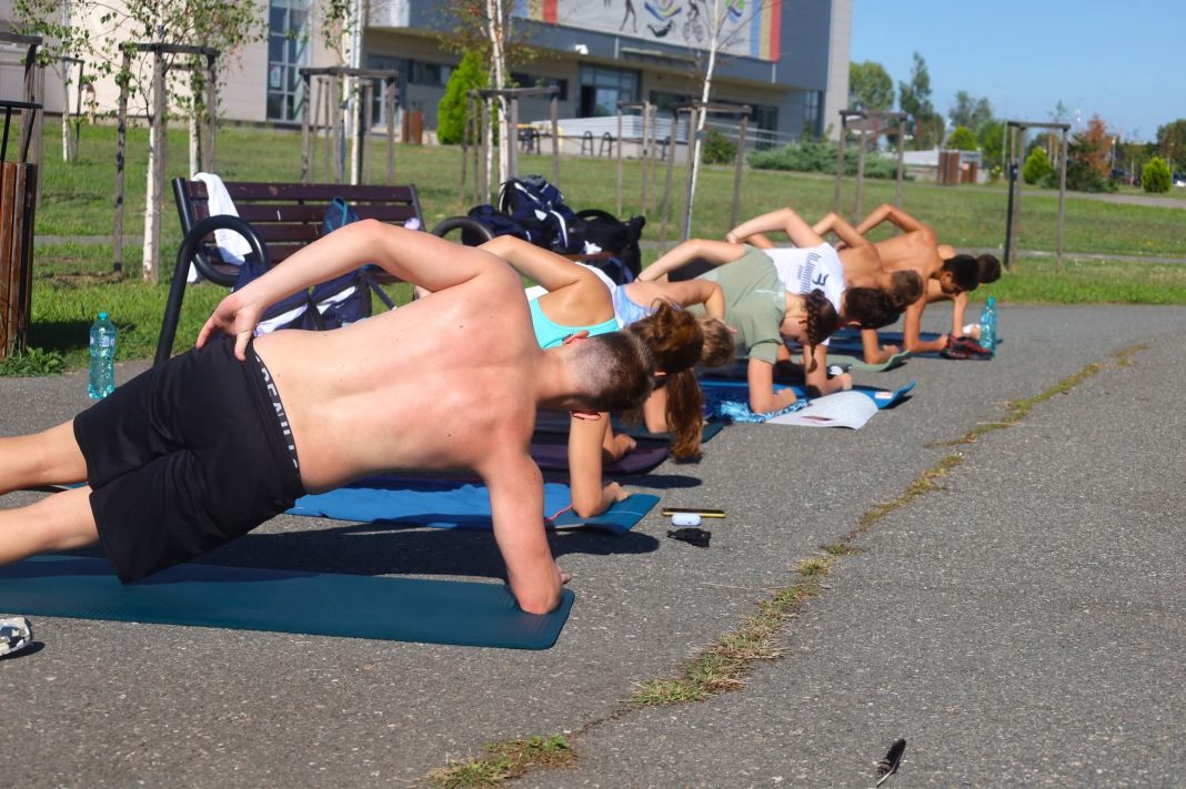 Înotătorii de la Bluemarin Sport Club București se pregătesc la Complexul Turistic de Natație Târgoviște 