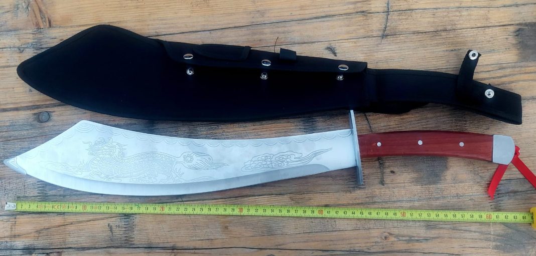 Jandarmii din Dâmbovița au confiscat arme albe la Târgul anual din Cornești