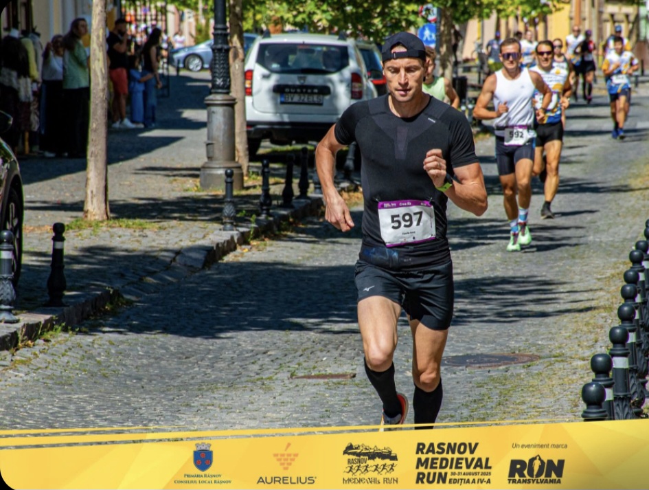 Jandarmul montan Ionuț Timofte triumfă la „Râșnov Medieval Run 2025” 