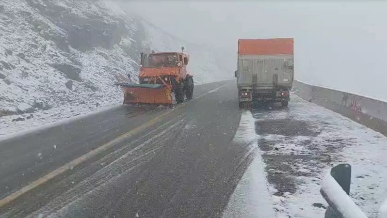 Ninsori și temperaturi negative pe Transalpina Ninsori și temperaturi negative pe Transalpina