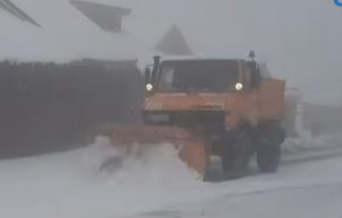 Se circulă în condiții de iarnă pe Transfăgărășan, intervenție în desfășurare Se circulă în condiții de iarnă pe Transfăgărășan, intervenție în desfășurare
