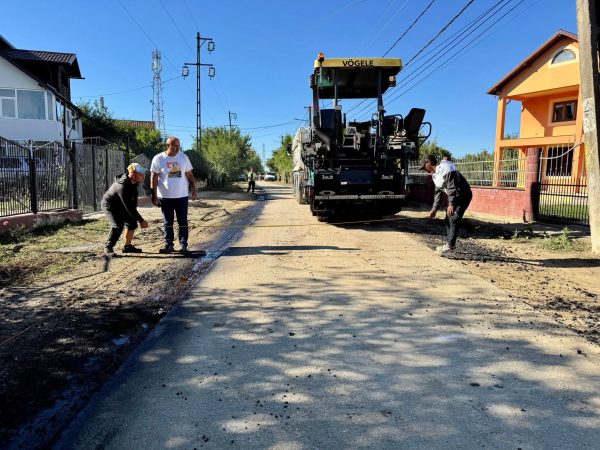 Strada Gării din Răzvad, aproape de finalizarea lucrărilor de refacere
