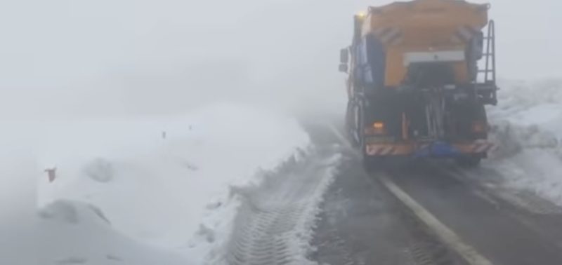 Avalanșă pe Transfăgărășan: DN7C, km 115+350, închis circulației Avalanșă pe Transfăgărășan: DN7C, km 115+350, închis circulației