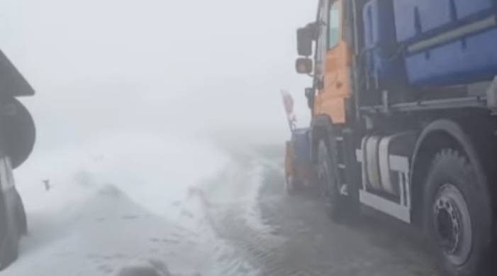 Avalanșă pe Transfăgărășan: DN7C, km 115+350, închis circulației 