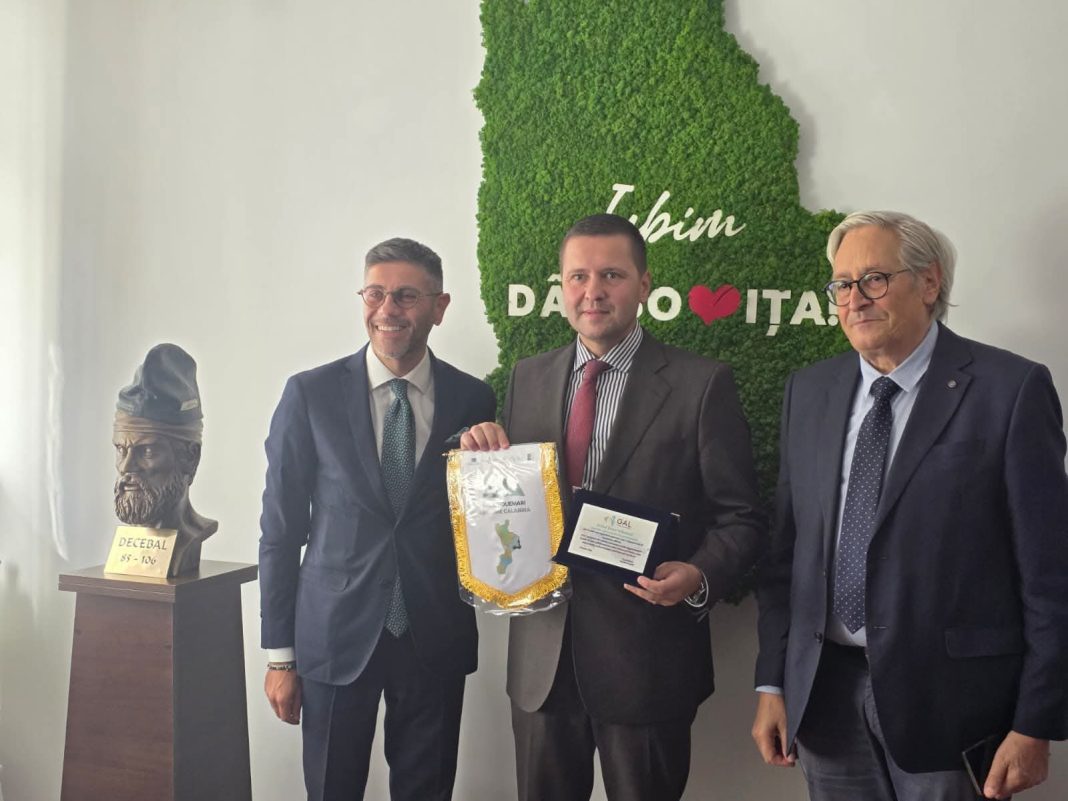 Delegație italiană, în vizită la Consiliul Județean Dâmbovița: un pas spre cooperare locală și dezvoltare economică 