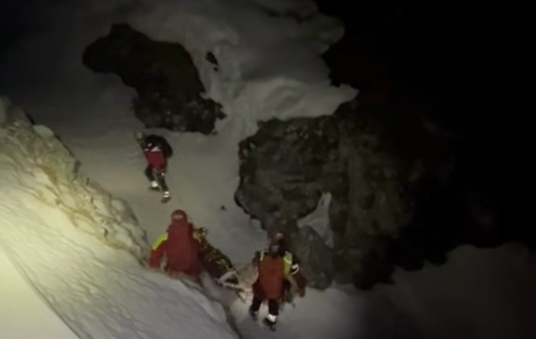 Drama de pe munte: Adolescent de 17 ani salvat de salvamontiști după ce s-a rătăcit și accidentat pe Valea Obârșiei 