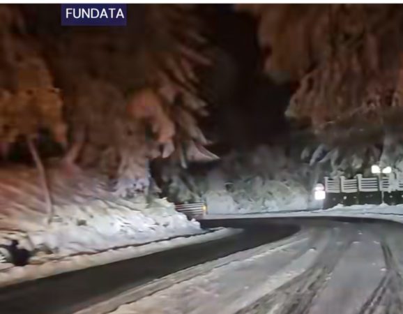 Iarnă în toată regula la Bran, Moieciu și Fundata – drumarii au lucrat nonstop