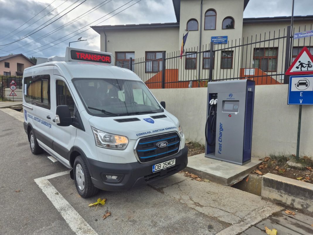 CJ Dâmbovița: Microbuze școlare noi pentru elevi – transport modern și ecologic