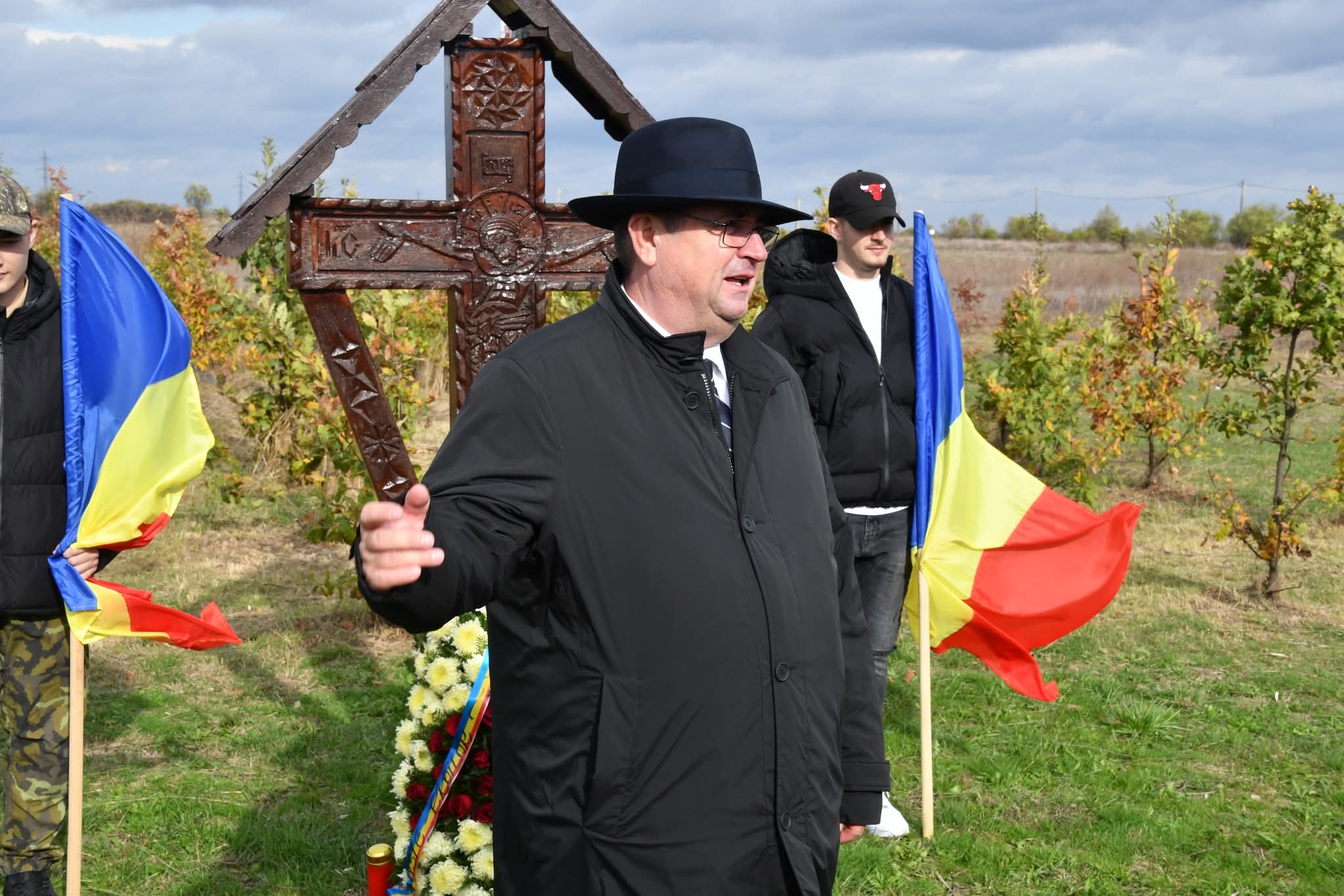 Recunoștință erorilor în „Pădurea Parașutiștilor” din Ghimpați de Ziua Armatei României