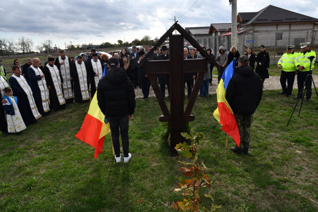 Pădurea Parașutiștilor Recunoștință erorilor în „Pădurea Parașutiștilor” din Ghimpați de Ziua Armatei României