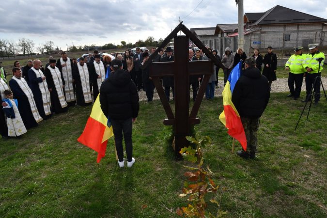 Recunoștință erorilor în „Pădurea Parașutiștilor” din Ghimpați de Ziua Armatei României Recunoștință erorilor în „Pădurea Parașutiștilor” din Ghimpați de Ziua Armatei României