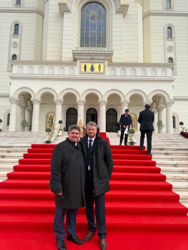 Primarul Răcariului, Marius Caravețeanu, la sfințirea istorică a picturii Catedralei Mântuirii Neamului