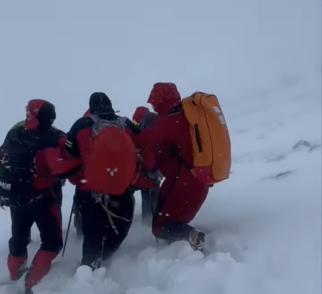 Salvare contracronometru pe Platoul Bucegi – Salvamont Dâmbovița și Prahova au intervenit