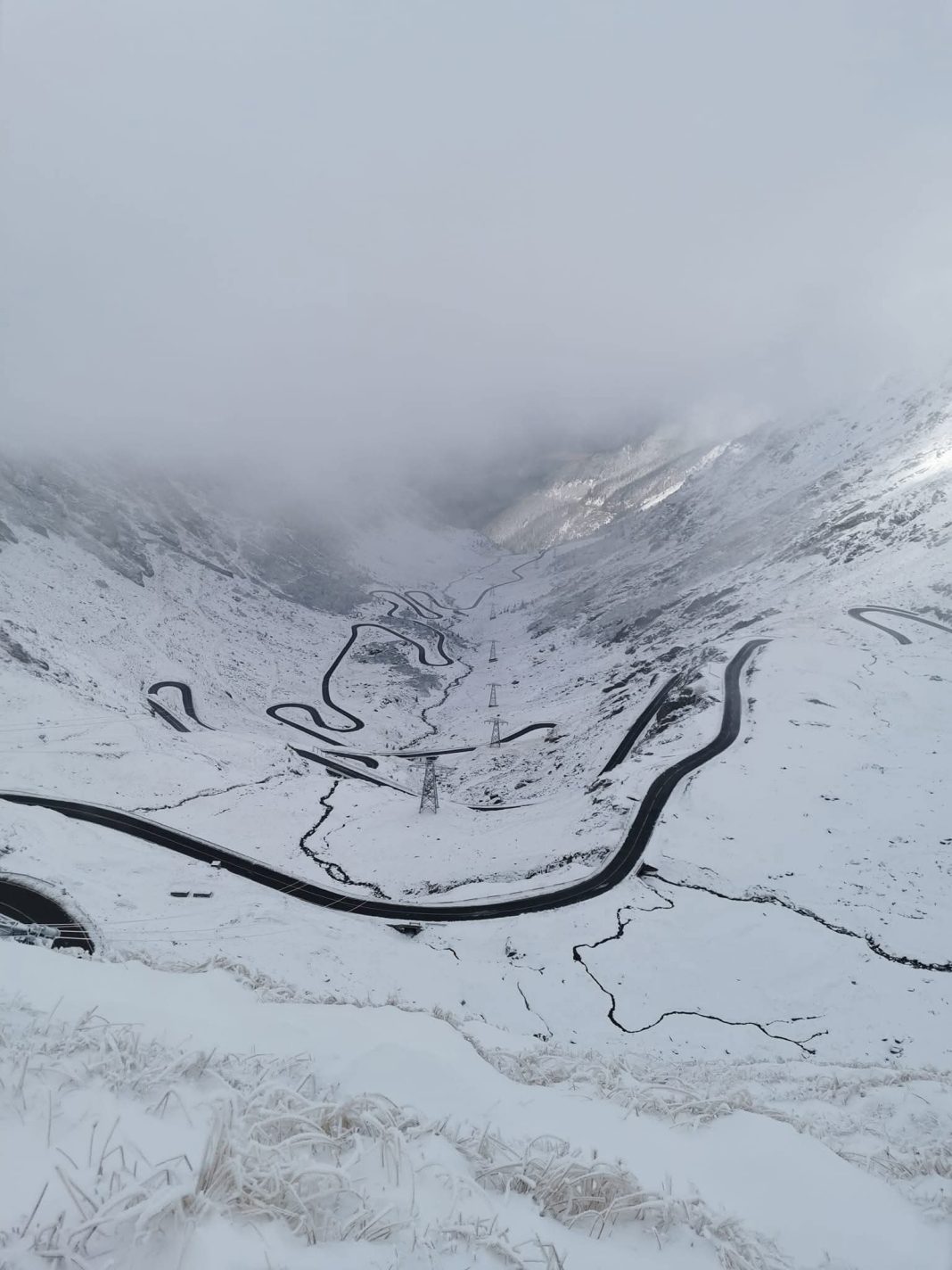 Transfăgărășanul și Transalpina, închise pentru sezonul rece începând de astăzi, 20 octombrie 2025