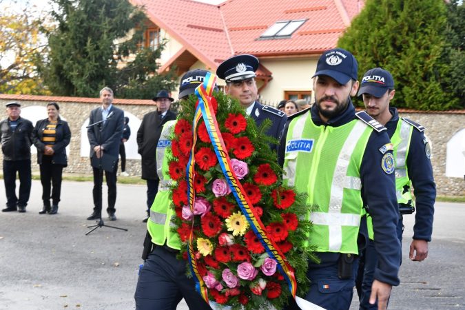 Ziua Armatei Române, sărbătorită la Ghimpați prin depuneri de coroane și omagiu eroilor