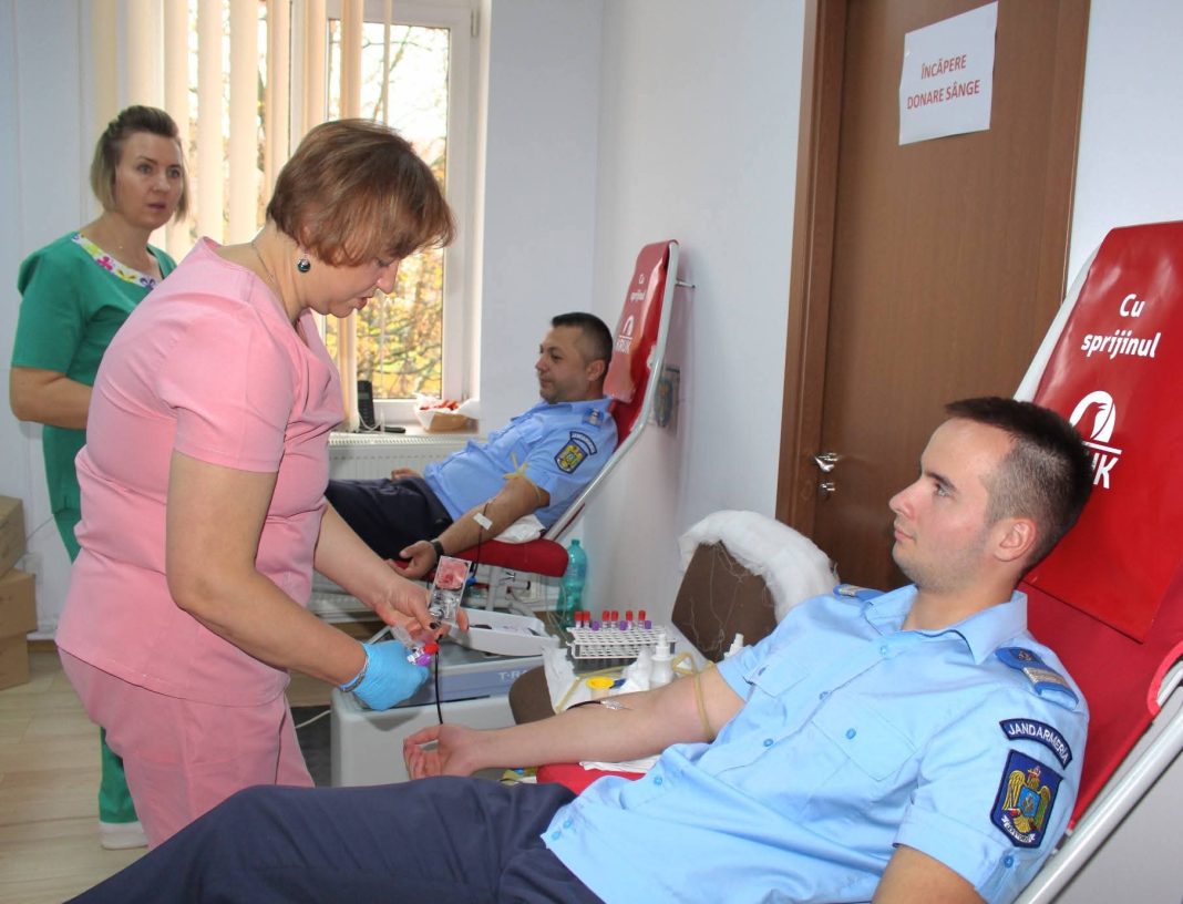 55 de jandarmi dâmbovițeni au facut parte din campania „Donează sânge! Salvează o viață!”