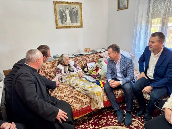 Administrația de la Răzvad a sărbătorit centenarul doamnei Ecaterina 
