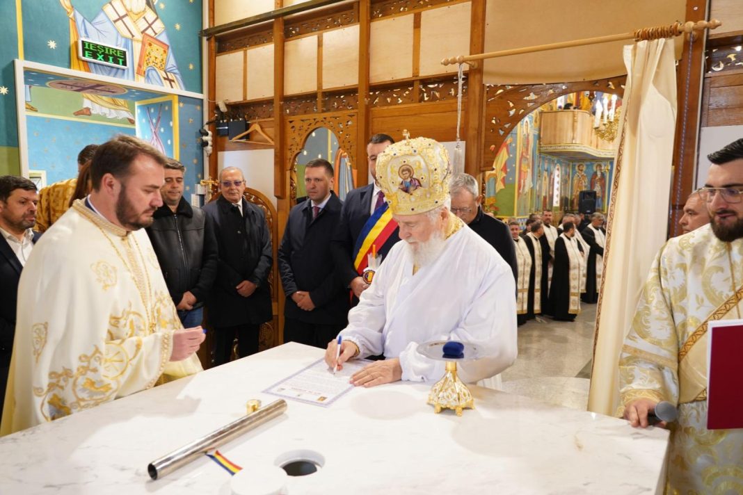 Corneliu Ștefan, prezent la sfințirea Bisericii „Sfinții Împărați Constantin și Elena” din Moreni