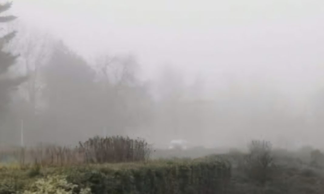 Inversiune termică în România: Ceață și frig în câmpie, temperaturi mai ridicate pe creștele montane 