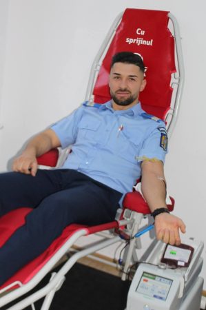 Jandarmii dâmbovițeni au donat sânge, 55 de eroi civici au salvat vieți Jandarmii dâmbovițeni au donat sânge, 55 de eroi civici au salvat vieți