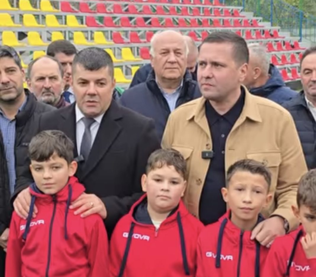 Președintele CJ Dâmbovița, Corneliu Ștefan, a fost prezent la inaugurarea noilor terenuri de fotbal și baschet la Liceul Teoretic „I. C. Vissarion” din Titu