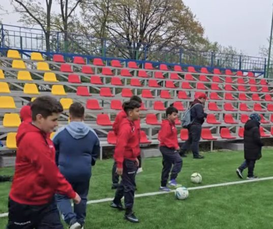 Președintele CJ Dâmbovița, Corneliu Ștefan, a fost prezent la inaugurarea noilor terenuri de fotbal și baschet la Liceul Teoretic „I. C. Vissarion” din Titu