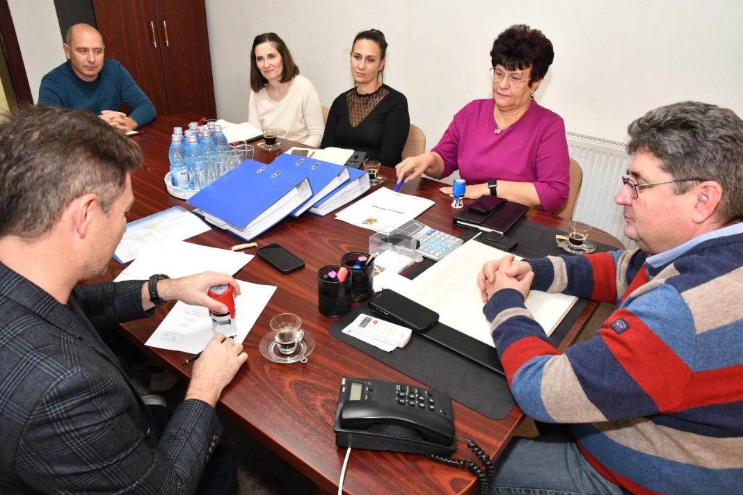 Primăria Răcari modernizează și extinde Baza Sportivă a orașului Răcari 