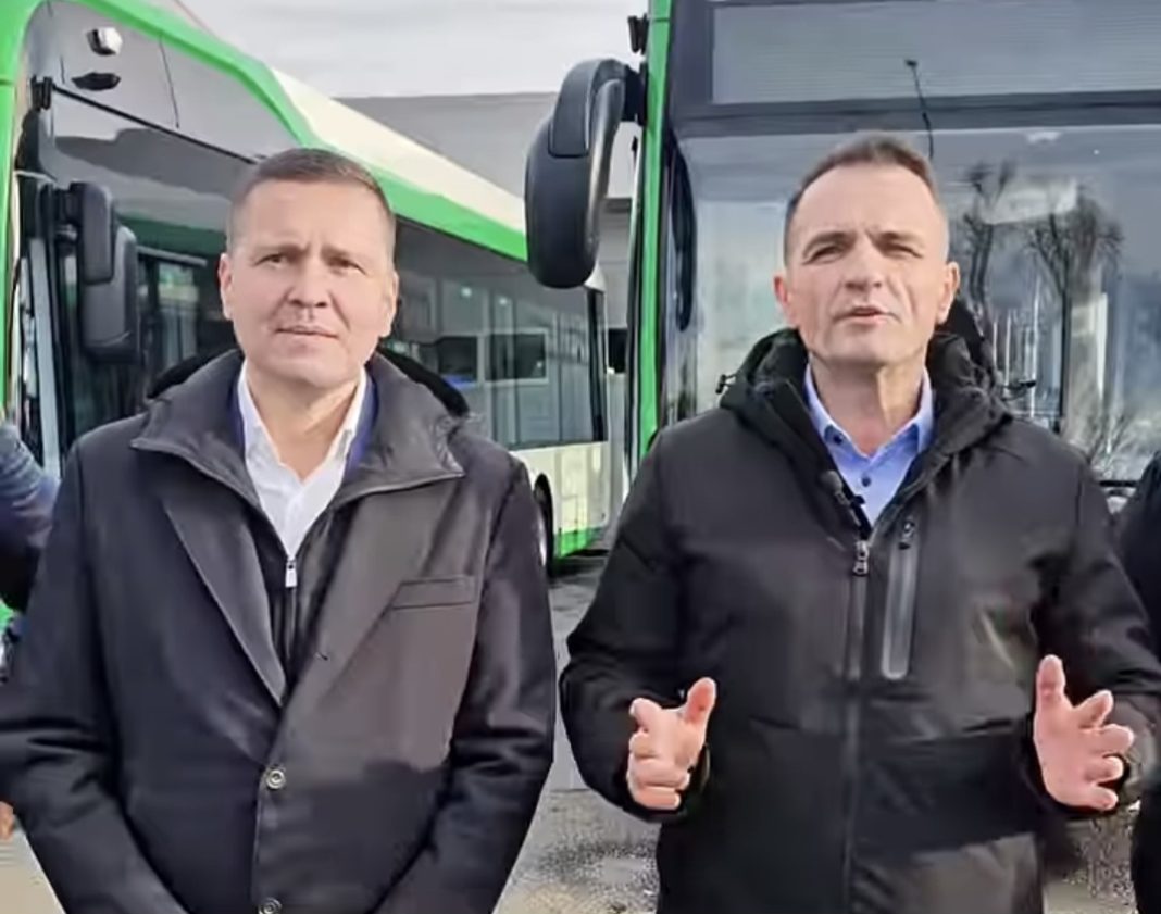 Târgoviște continuă modernizarea  transportului public: Primele autobuze electrice au sosit în oraș