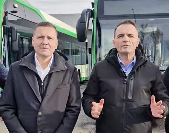 Târgoviște continuă modernizarea transportului public: Primele autobuze electrice au sosit în oraș Târgoviște continuă modernizarea transportului public: Primele autobuze electrice au sosit în oraș