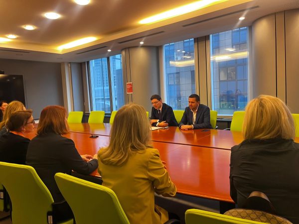 Județul Dâmbovița se conectează la Europa: Întâlniri strategice la Bruxelles Județul Dâmbovița se conectează la Europa: Întâlniri strategice la Bruxelles