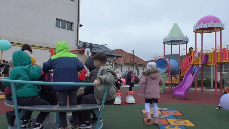 Răzvad investește în viitor: Un nou loc de joacă ultra modetm pentru copiii comunei. VIDEO Răzvad investește în viitor: Un nou loc de joacă ultra modetm pentru copiii comunei. VIDEO