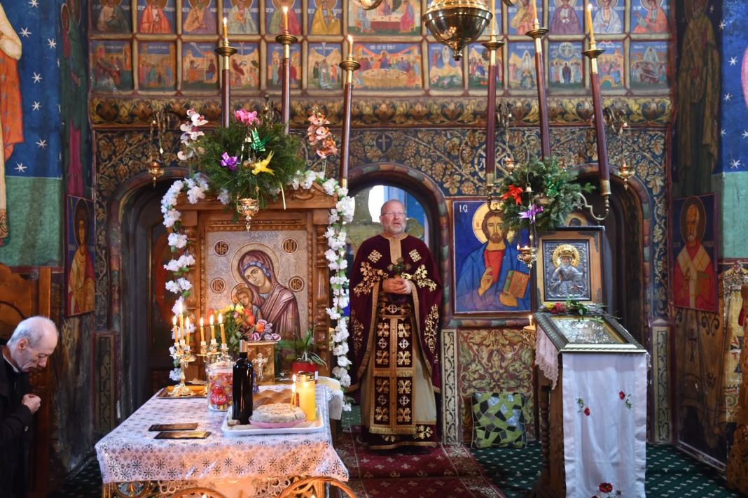  Sărbătoare la Biserica „Sfântul Ierarh Nicolae” din Ghimpați 