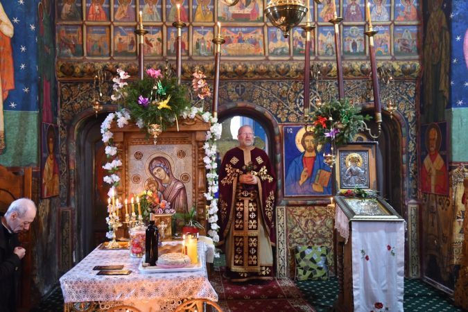 Sărbătoare la Biserica „Sfântul Ierarh Nicolae” din Ghimpați Sărbătoare la Biserica „Sfântul Ierarh Nicolae” din Ghimpați