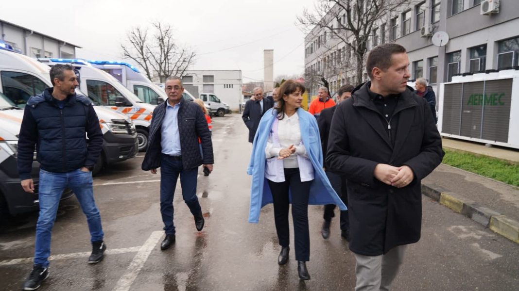 Serviciul Județean de Ambulanță Dâmbovița, mai bine pregătit pentru salvarea de vieți: Au sosit primele 7 ambulanțe noi