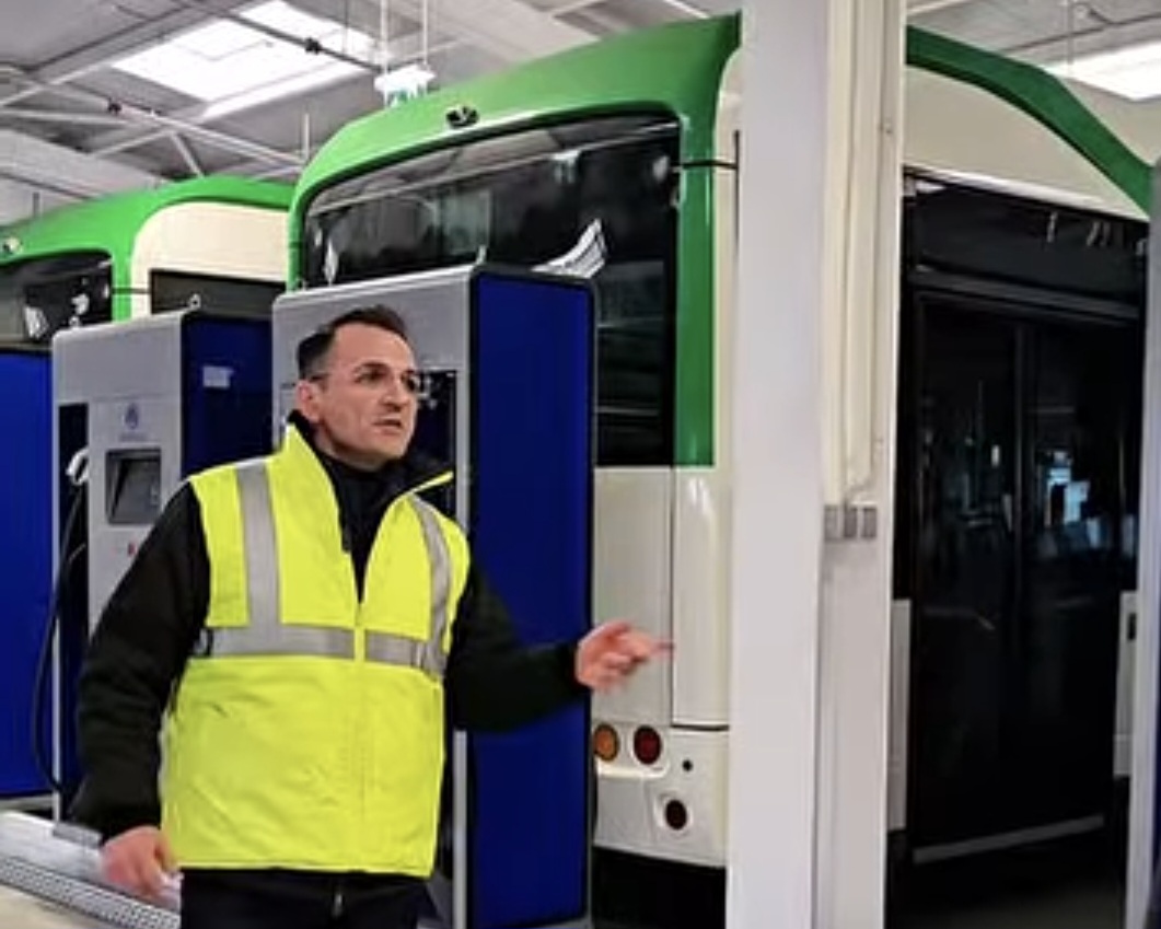 Târgoviște accelerează spre viitor: 19 autobuze electrice sunt deja în depou