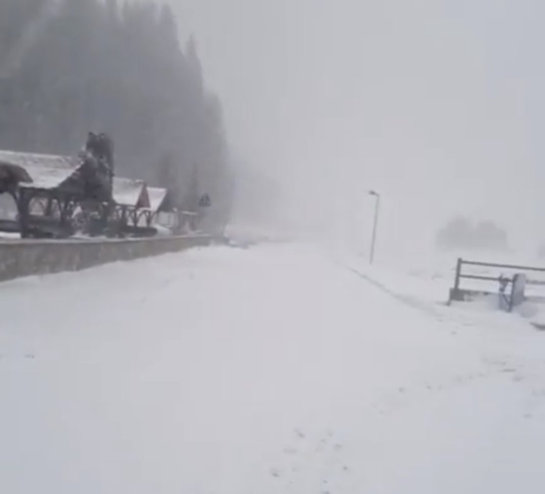 Viscol și vizibilitate redusă în zona Padina – Peștera