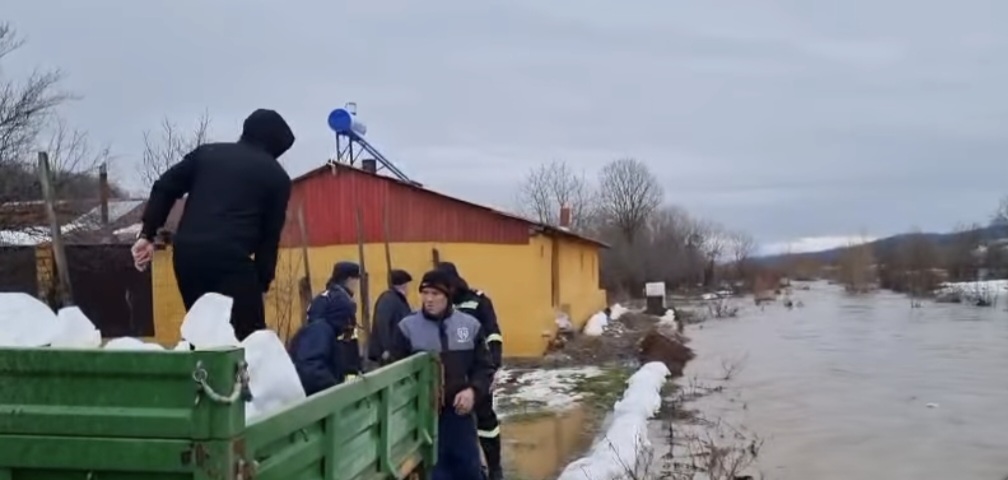 Furia naturii face prăpăd în  unele zone din țară 